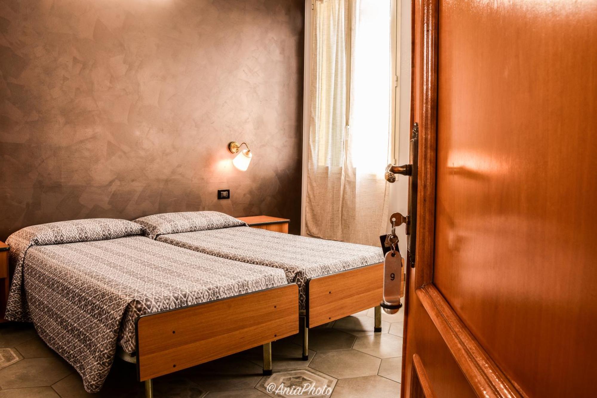Albergo Florida 塔贾 外观 照片
