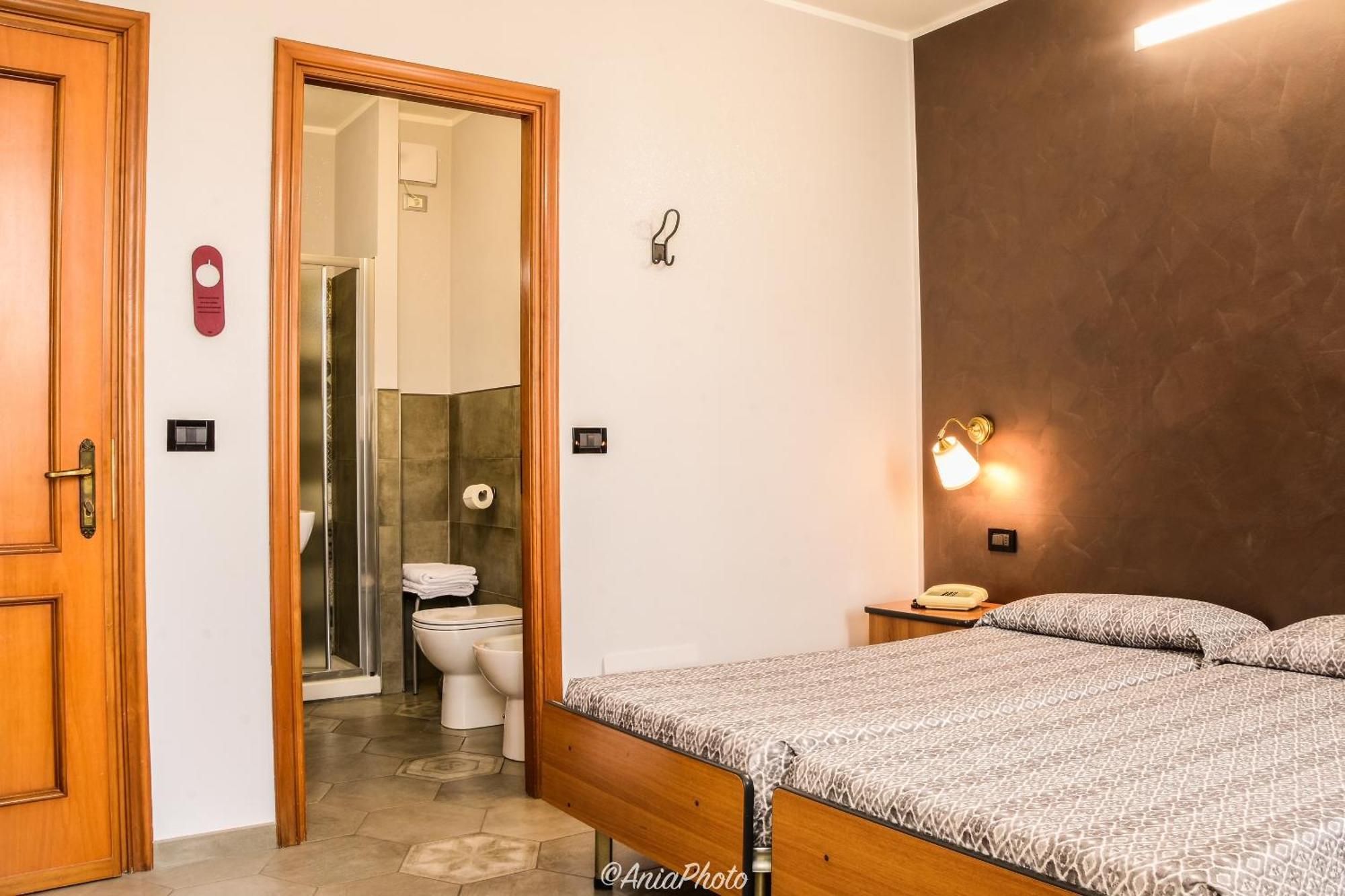Albergo Florida 塔贾 外观 照片